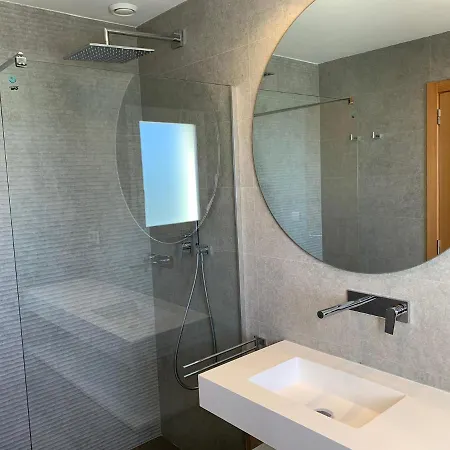 Beautiful With Pool Near The Apartment